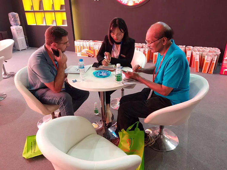 最具創(chuàng)意LED顯示屏亮相廣州展，美亞迪備受關(guān)注