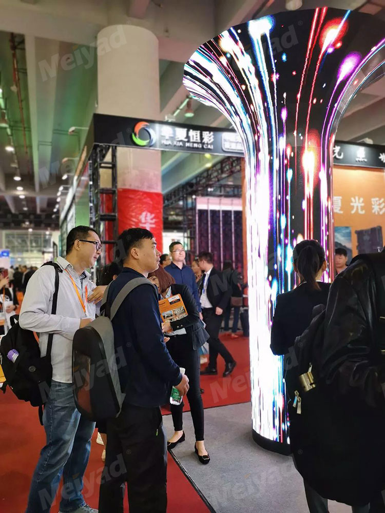 LED喇叭屏引爆全場(chǎng)，頻頻被圍觀