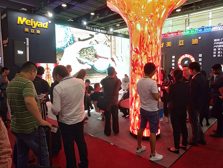 美亞迪光電展會(huì)現(xiàn)場(chǎng)，異形屏之喇叭屏2019 ISLE